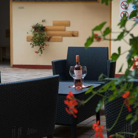 Bibic Es Tueskevar Etterem Es Horgaszto Hotel 3*