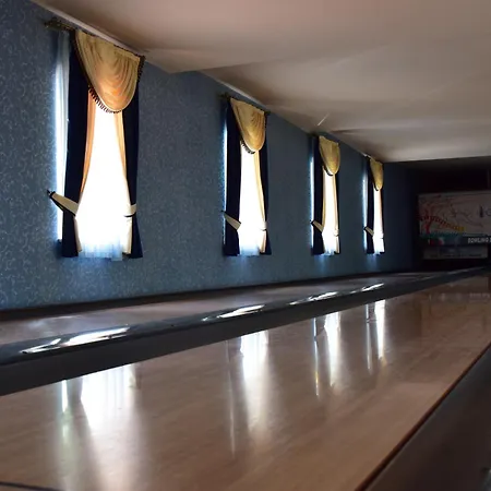 Hotel Bibic Es Tueskevar Etterem Es Horgaszto Nyiregyhaza