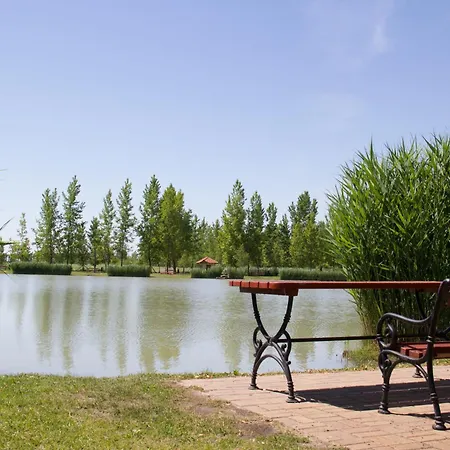 Hotel Bibic Es Tueskevar Etterem Es Horgaszto