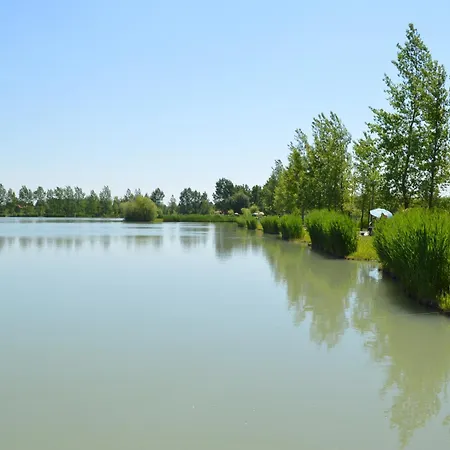 Bibic Es Tueskevar Etterem Es Horgaszto Hotel 3*