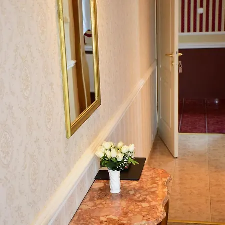 Bibic Es Tueskevar Etterem Es Horgaszto Hotel