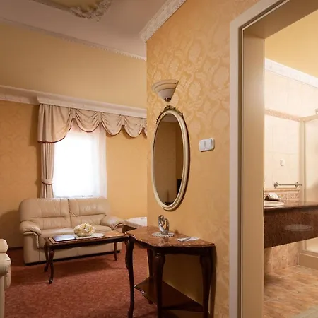 Bibic Es Tueskevar Etterem Es Horgaszto Hotel 3*