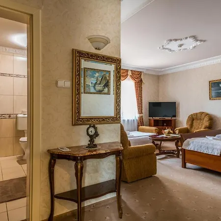 Bibic Es Tueskevar Etterem Es Horgaszto Hotel