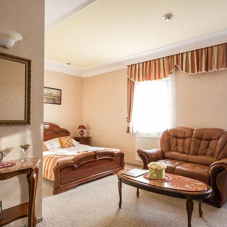 Bibic Es Tueskevar Etterem Es Horgaszto Hotel