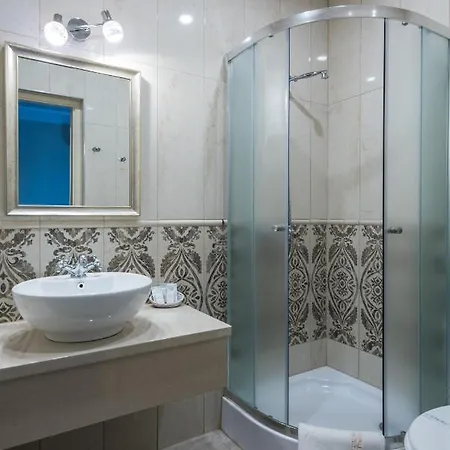 Bíbic és Tüskevár étterem és Horgásztó