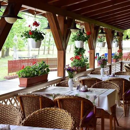 Bibic Es Tueskevar Etterem Es Horgaszto Hotel