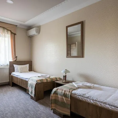 Hotel Bibic Es Tueskevar Etterem Es Horgaszto