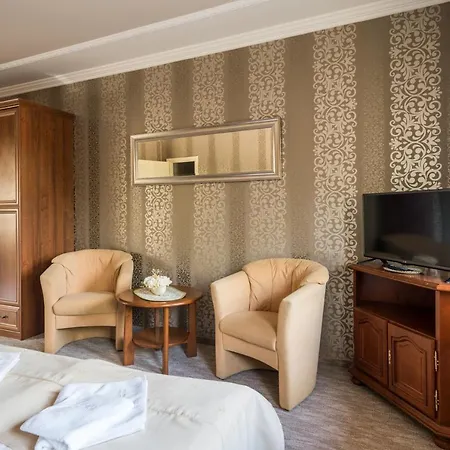 Hotel Bibic Es Tueskevar Etterem Es Horgaszto