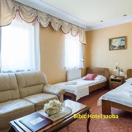 Bibic Es Tueskevar Etterem Es Horgaszto