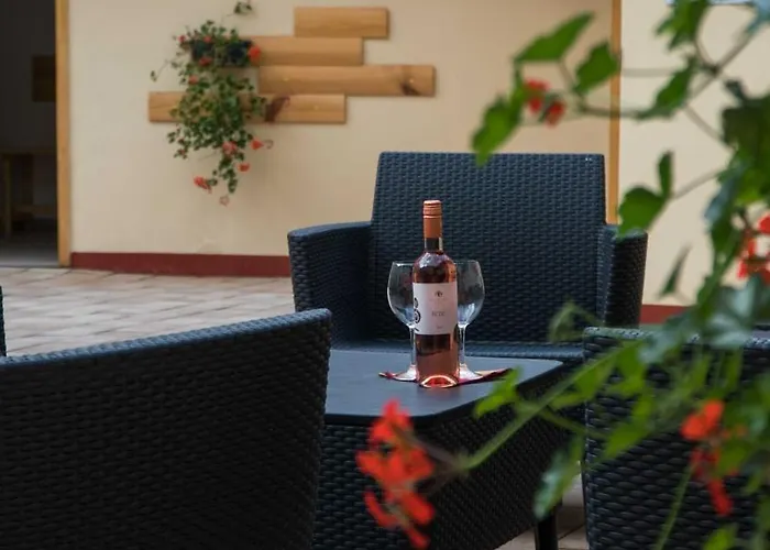 Bibic Es Tueskevar Etterem Es Horgaszto Hotel 3*