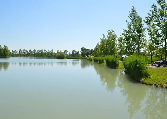 Bibic Es Tueskevar Etterem Es Horgaszto Hotel 3*
