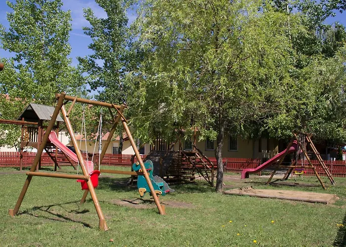 Bibic Es Tueskevar Etterem Es Horgaszto 3*