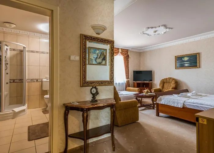 Bibic Es Tueskevar Etterem Es Horgaszto Hotel
