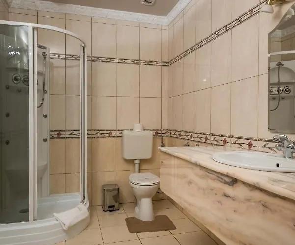 Bibic Es Tueskevar Etterem Es Horgaszto Hotel Nyíregyháza