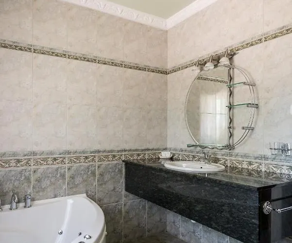Hotel Bibic Es Tueskevar Etterem Es Horgaszto Nyíregyháza