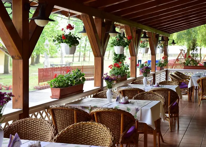 Bibic Es Tueskevar Etterem Es Horgaszto Hotel